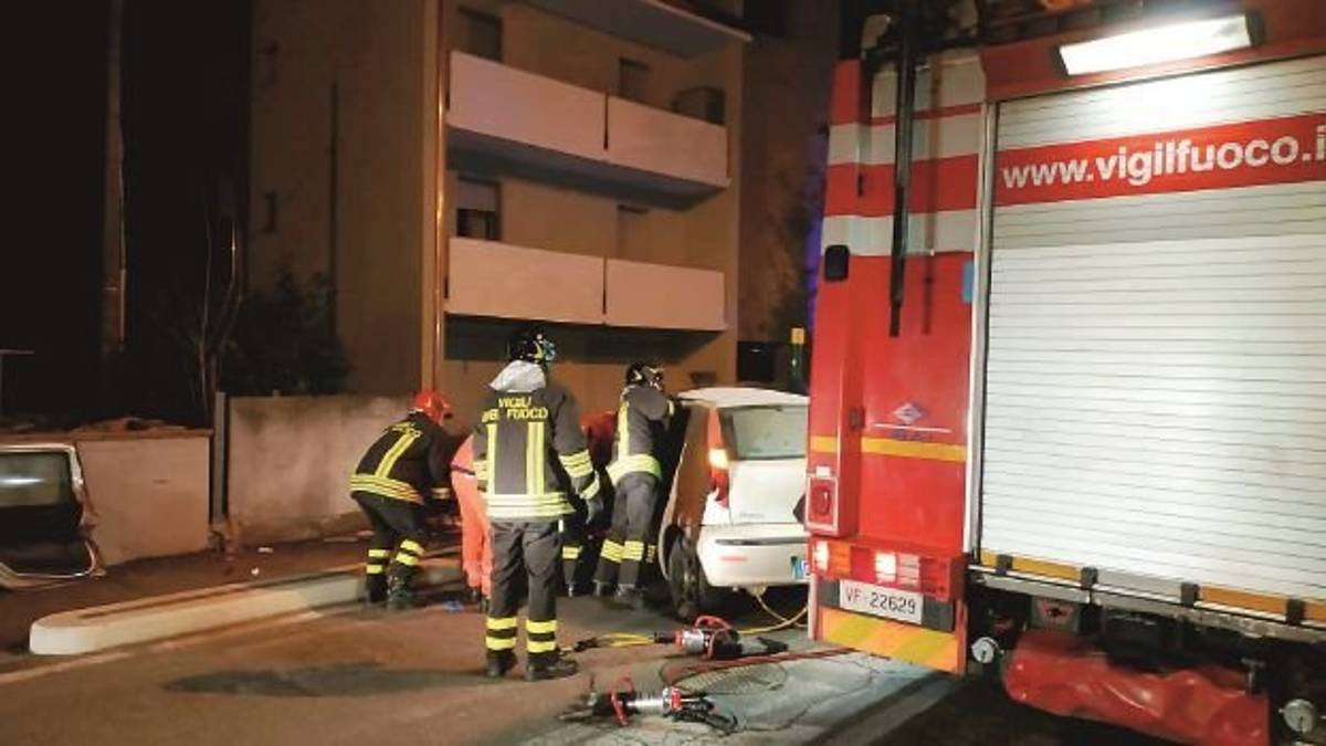 Cesena, in auto contro muretto, grave 55enne di Ravenna