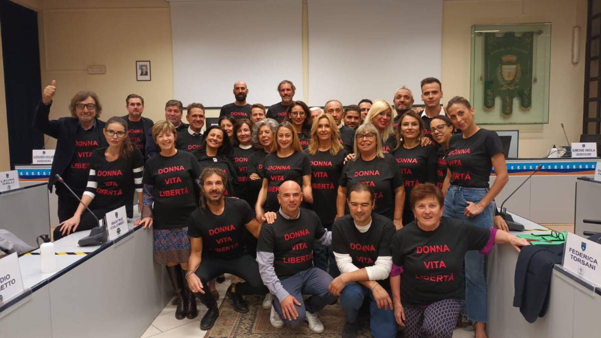 Riccione, al consiglio comunale tutti uniti per le donne dell'Iran