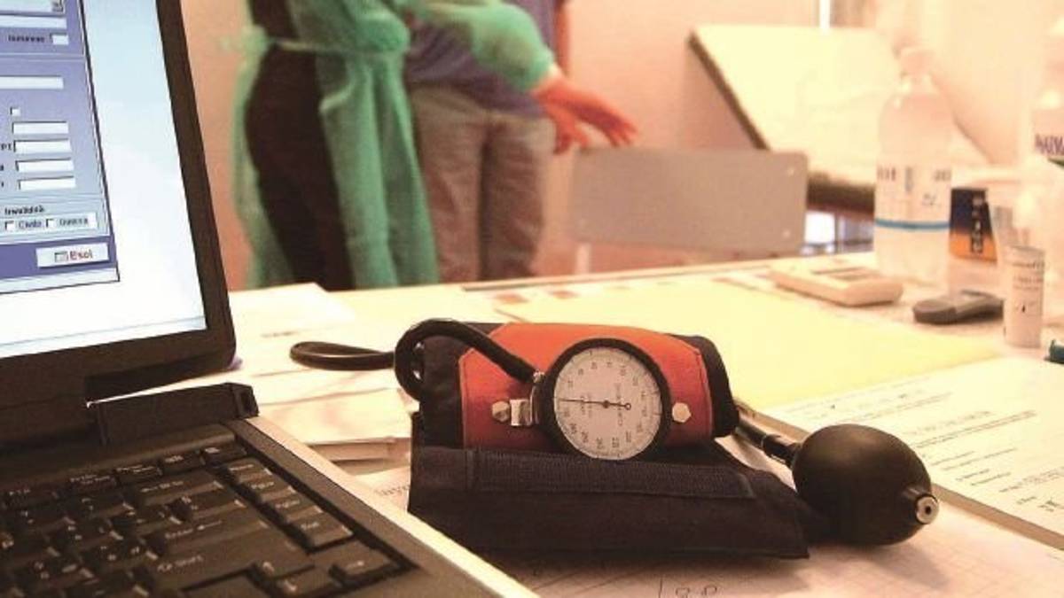 Forlì, pretende cure dalla guardia medica, al rifiuto danneggia l'ambulatorio