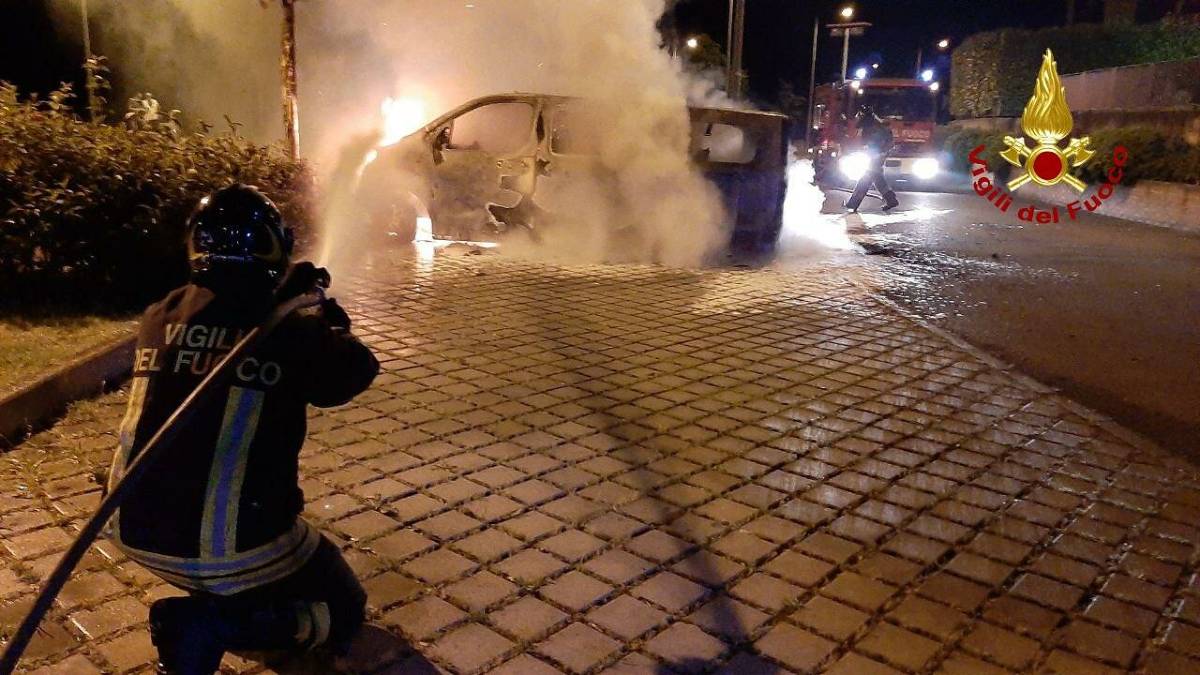 Dozza, due auto in fiamme si indaga