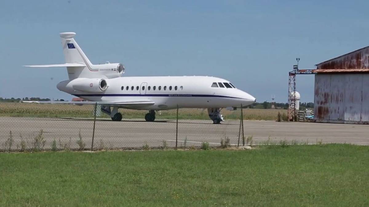 L'aereo del presidente Sergio Mattarella a Ravenna. Il video