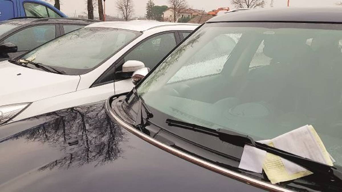 Cesena, pioggia di multe nei posti a disco orario usati dai lavoratori