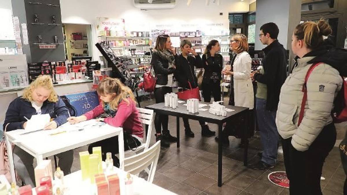 Imola, gara di solidarietà per il piccolo Alex. In 70 in fila in farmacia a Zolino per il test