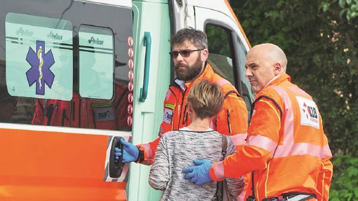 Entra in banca con una finta bomba poi col cutter ferisce un’impiegata