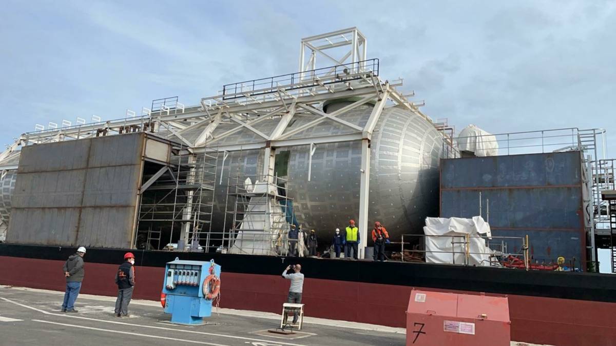 Ravenna, la prima stazione di servizio galleggiante per navi alimentate a gas naturale