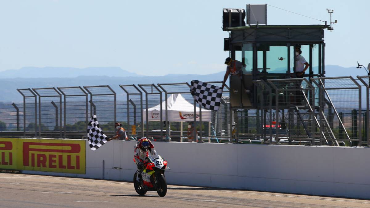 Superbike, la prima volta di Rinaldi: che vittoria ad Aragon