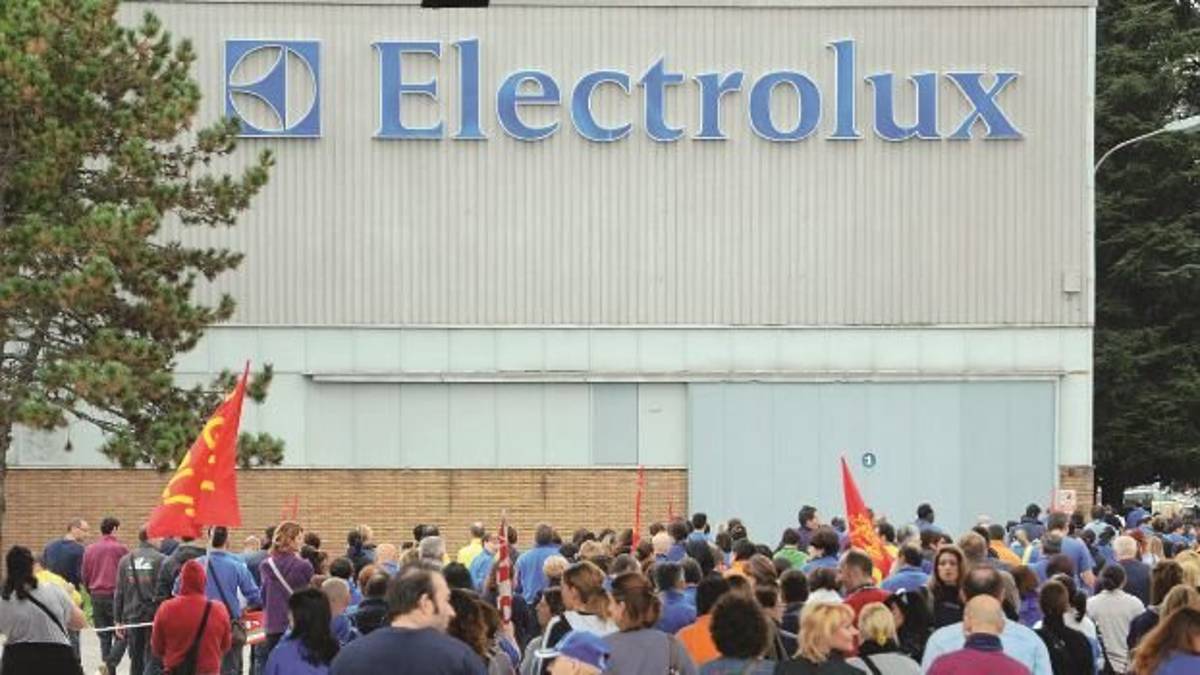 Electrolux torna ad assumere a tempo indeterminato
