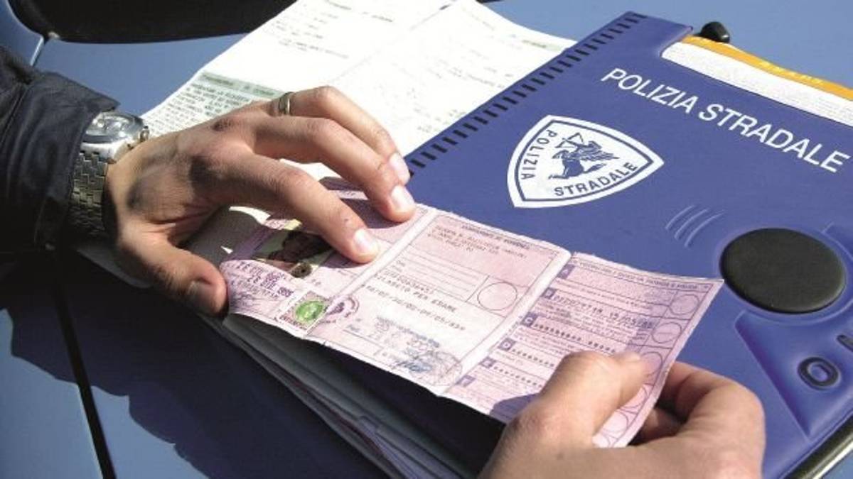 Patenti vendute a tremila euro, arrestato titolare di una autoscuola