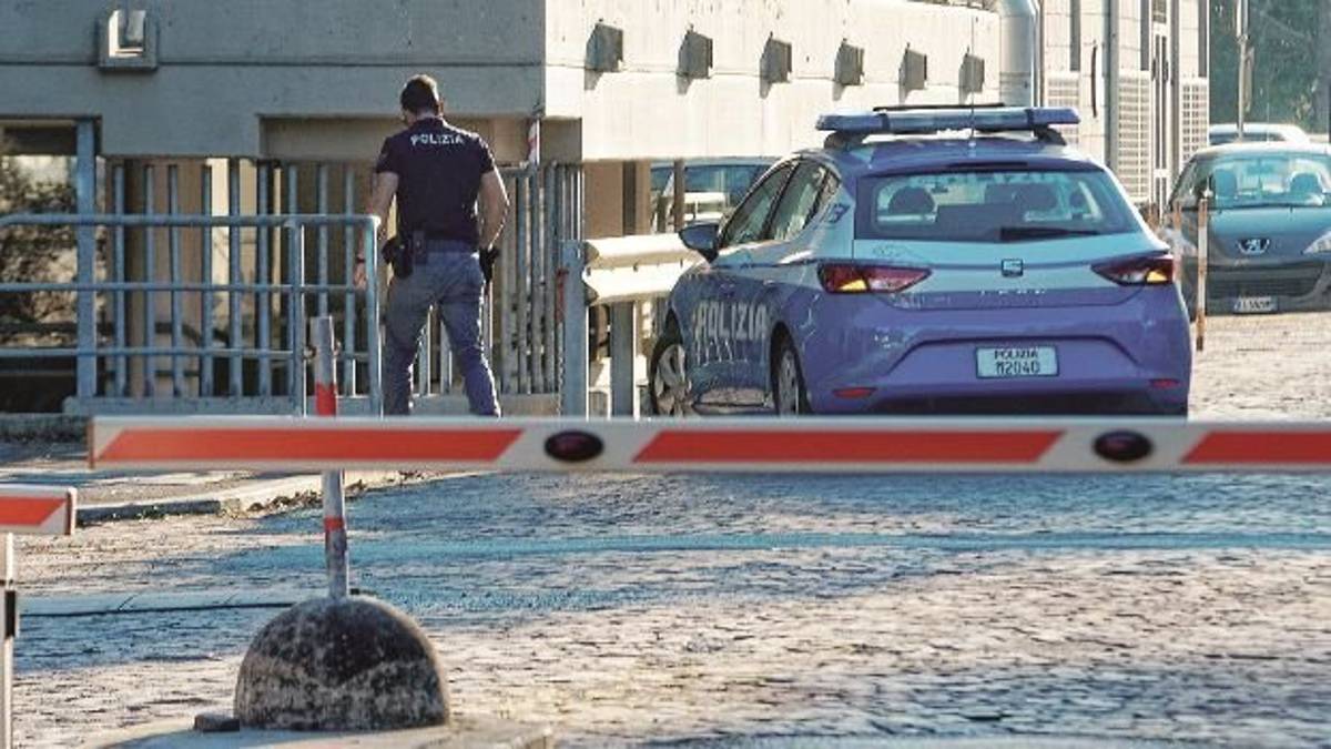 Ravenna, si getta dal secondo piano dell’ospedale, muore 50enne