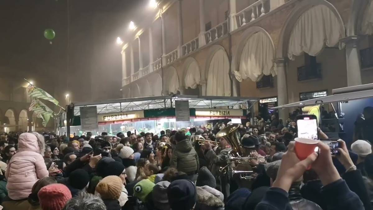 Faenza, Nott de Bisò 2023: un bagno di folla VIDEO