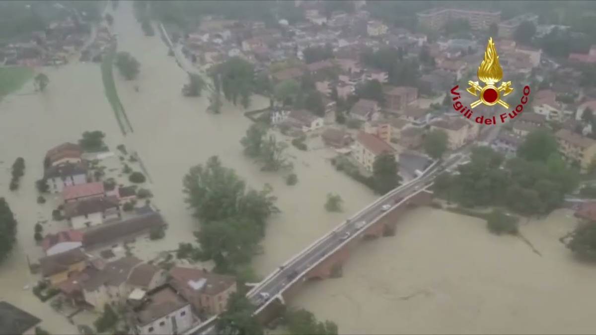 Maltempo a Cesena, le impressionanti riprese dall'alto dell'esondazione del Savio di martedì VIDEO
