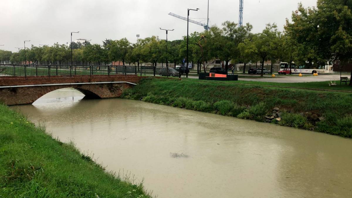 Maltempo in Romagna, sale il livello del Lamone: a Ravenna chiuso il ponte di Mezzano sulla via Reale - Gallery