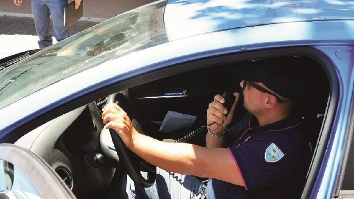 Trans ruba Rolex a sammarinese a Rimini: arrestata