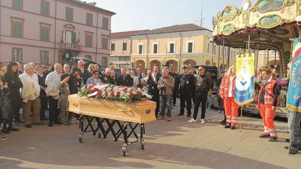 L’addio del sindaco a Todoli: «Il Maggio in fiore continuerà»
