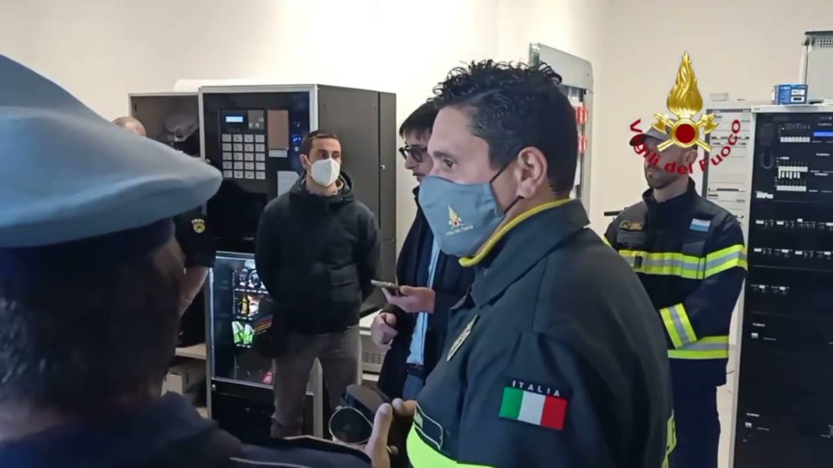 Attenzione: evacuare subito il San Marino outlet, ma è una esercitazione VIDEO