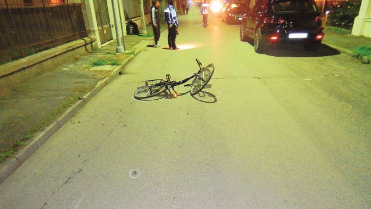 Fuggito dopo aver travolto una donna: scoperto giovane pirata della strada