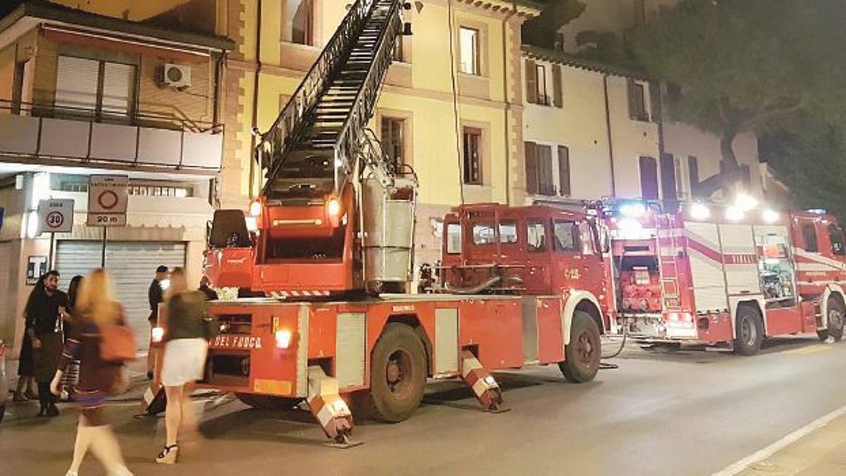 Incendio al ristorante, chef ustionato. Fuga dei clienti, palazzina evacuata