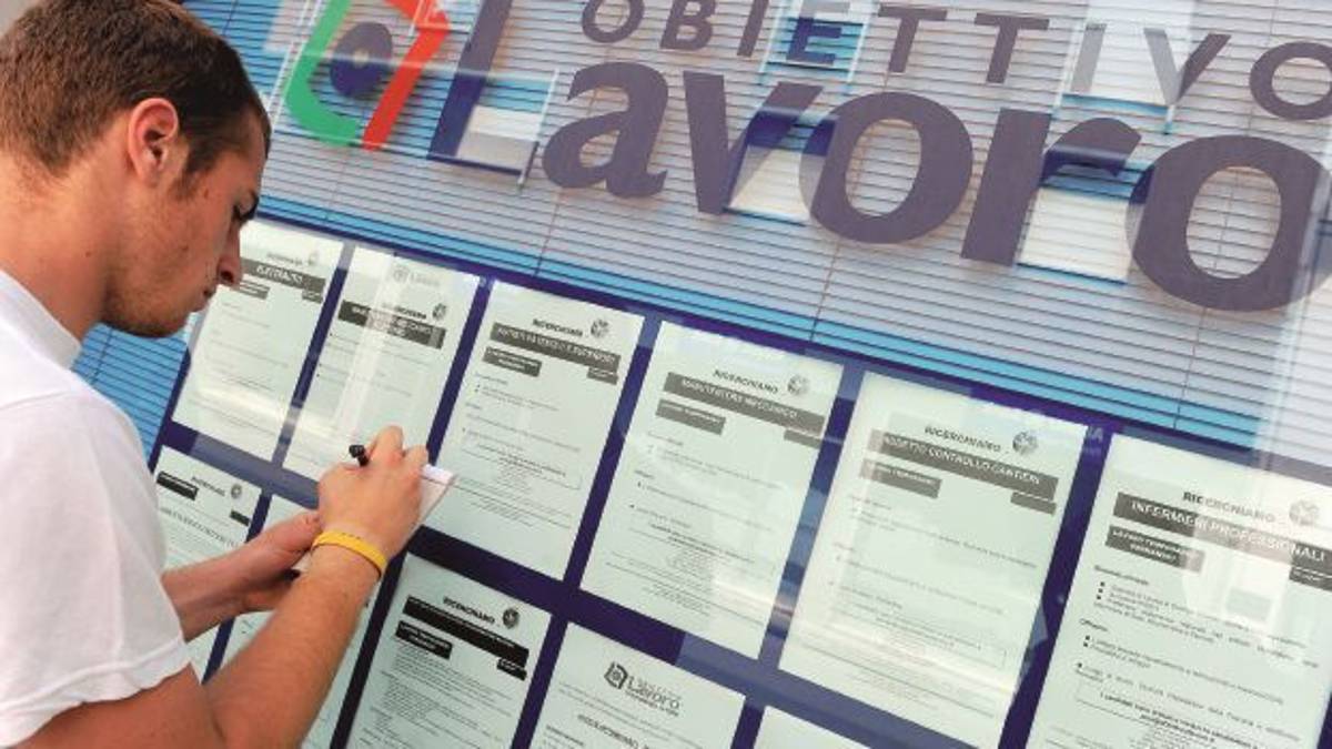 Case-famiglia e Riviera nel mirino. In nero un dipendente ogni due