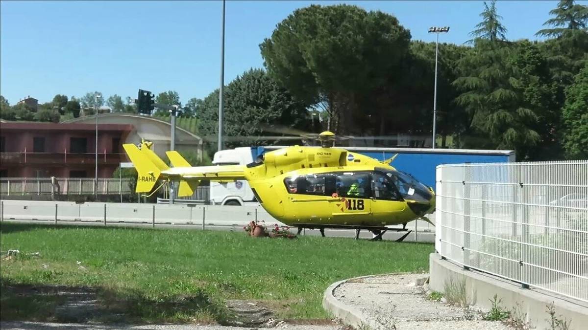 Coriano, operaio colpito da un palo alla testa ricoverato al Bufalini