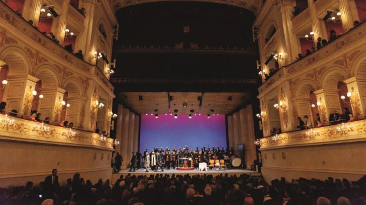 Teatro Galli, una critica a bassa voce