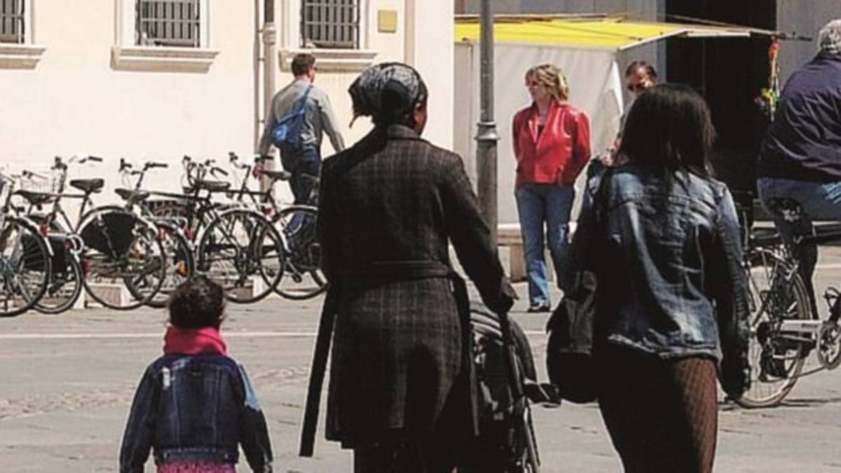 Ravenna, dà del “negro” a padre e bimbo al Lidl. Dagli insulti al supermercato al tribunale