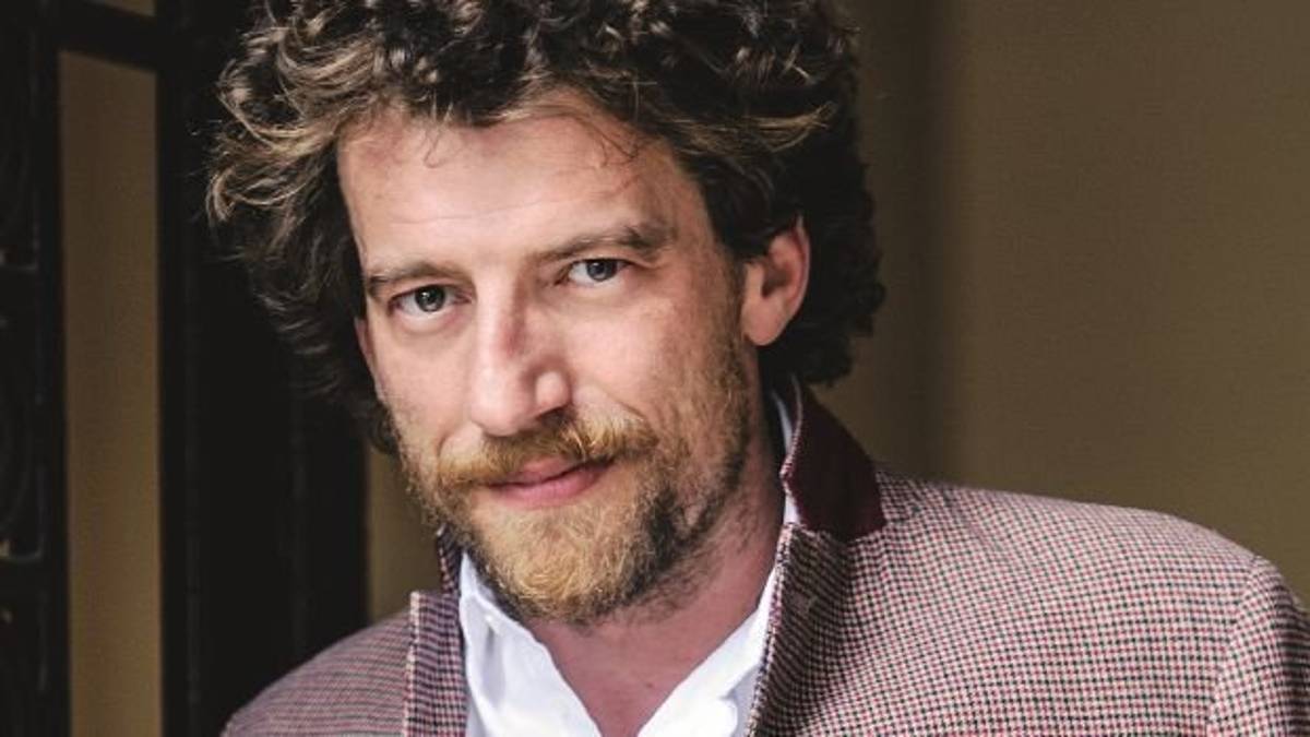 “Quello che parla strano” è Maurizio Lastrico