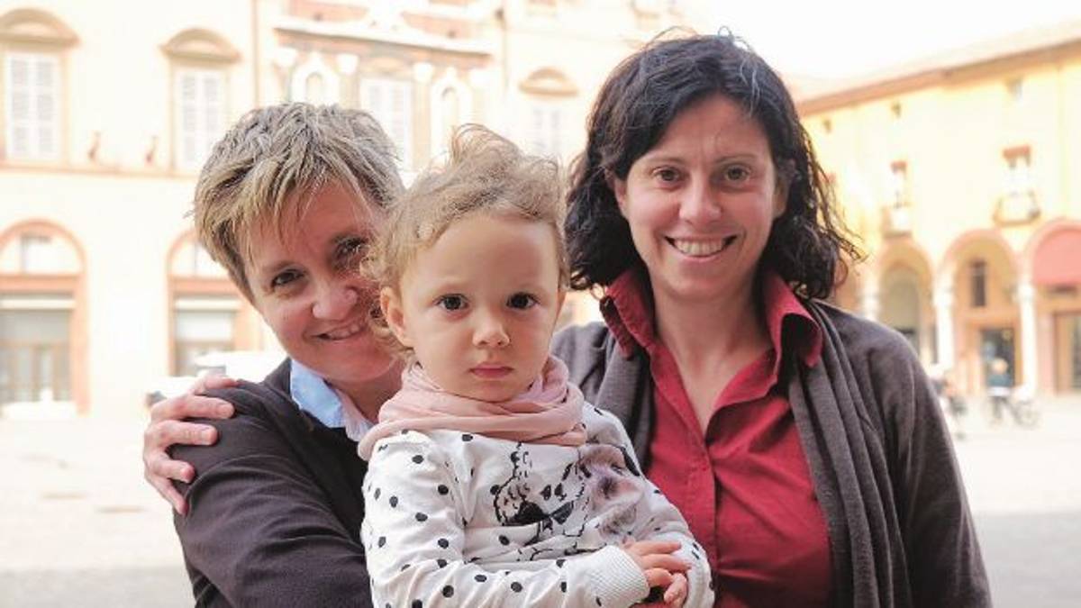 Olivia, la prima bimba di Imola registrata con due mamme