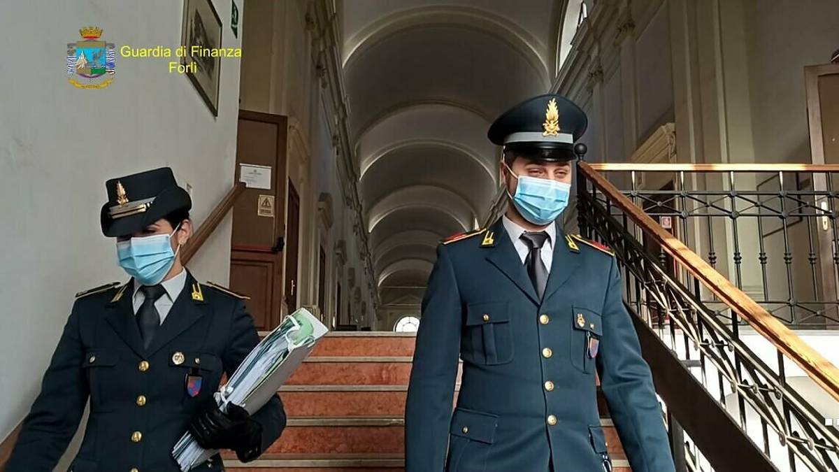 Frodi finanziarie: arrestati un commercialista e imprenditori