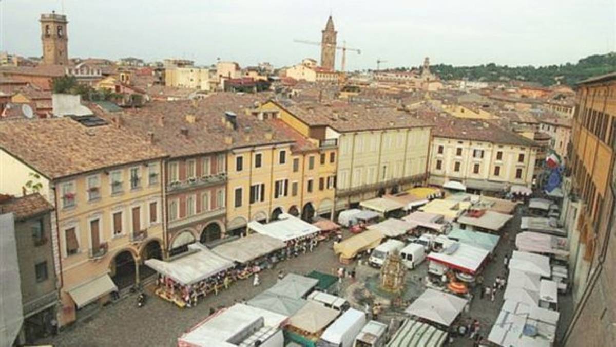 Salvo il mercato ambulante il sabato prima di San Giovanni