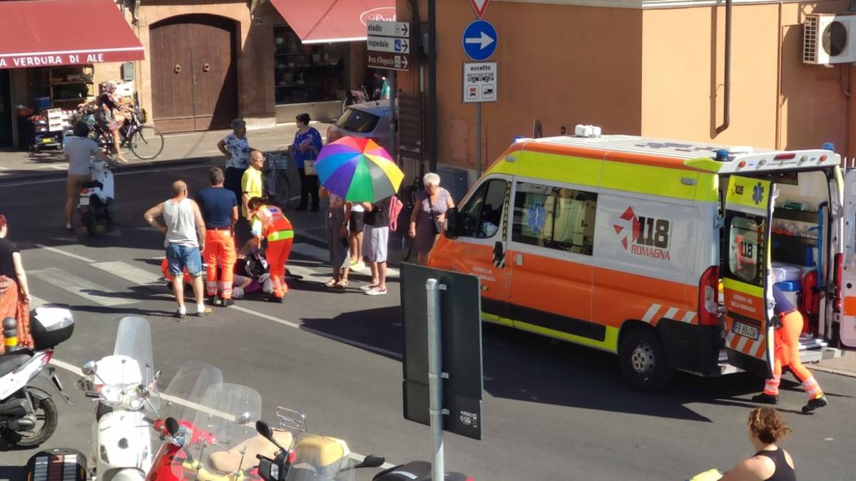 Rimini, l'allarme: via Melozzo da Forlì pericolosa per pedoni e ciclisti