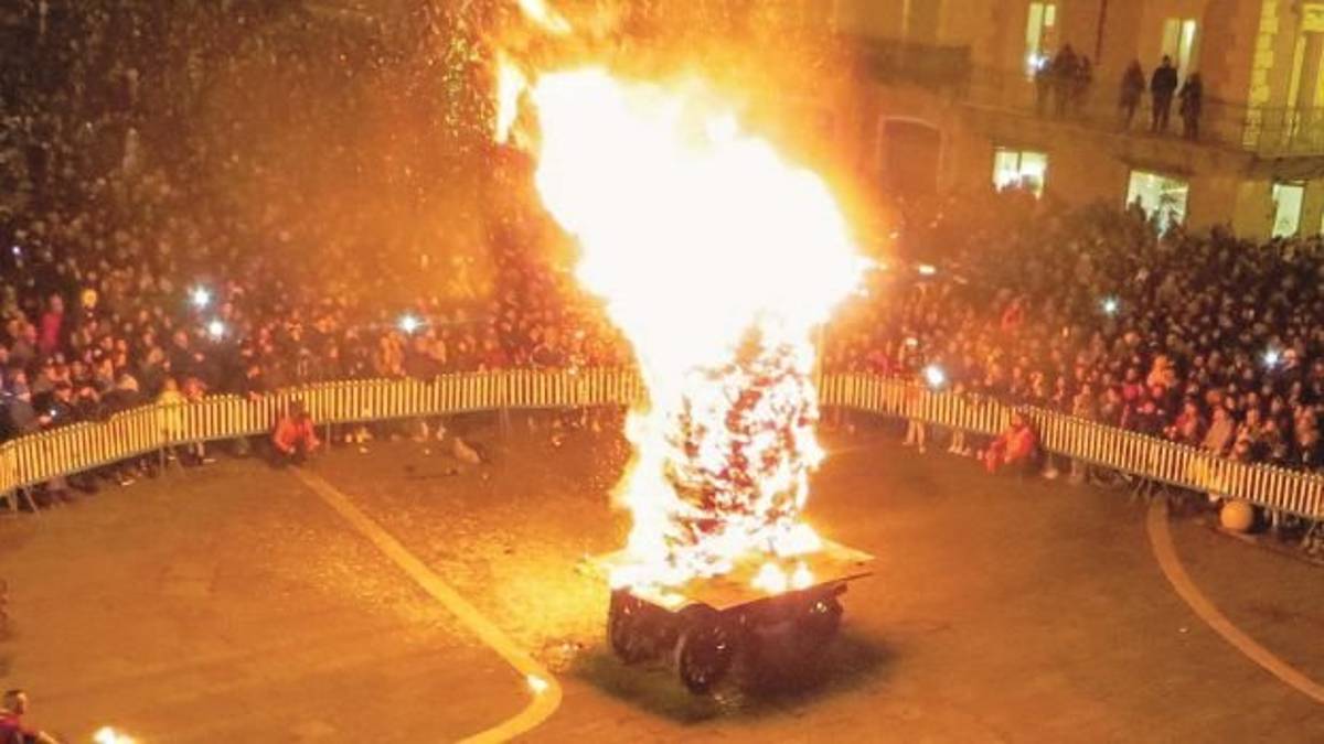 Nott de Bisò, a Faenza la testa del Niballo crolla verso il rione Nero