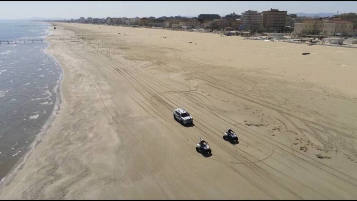 Coronavirus a Rimini, controlli con i droni. IL VIDEO