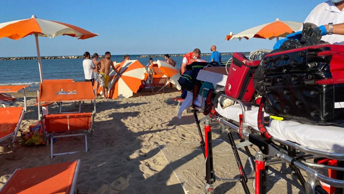 Cesenatico, un morto in acqua e una donna grave