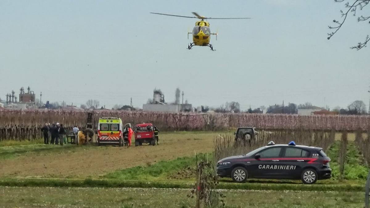Faenza, schiacciato dal carrello agricolo. Ferito 28enne