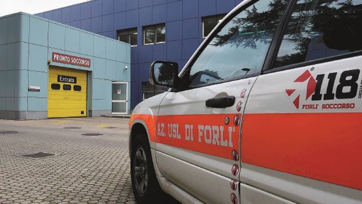 Lite per una manovra stradale a Forlì. Camionista colpito con un bastone