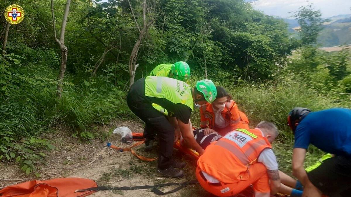 Cade in mountain bike: soccorsa a Strigara di Sogliano