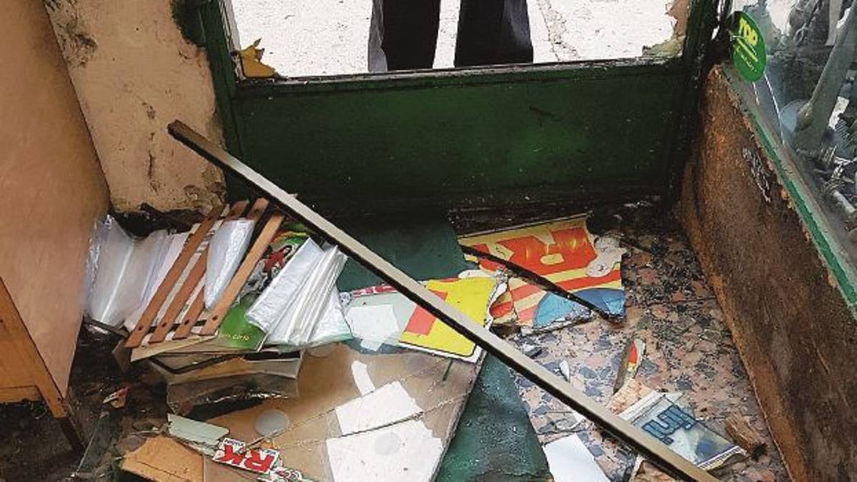 Spaccata in officina, se ne vanno con 80 euro