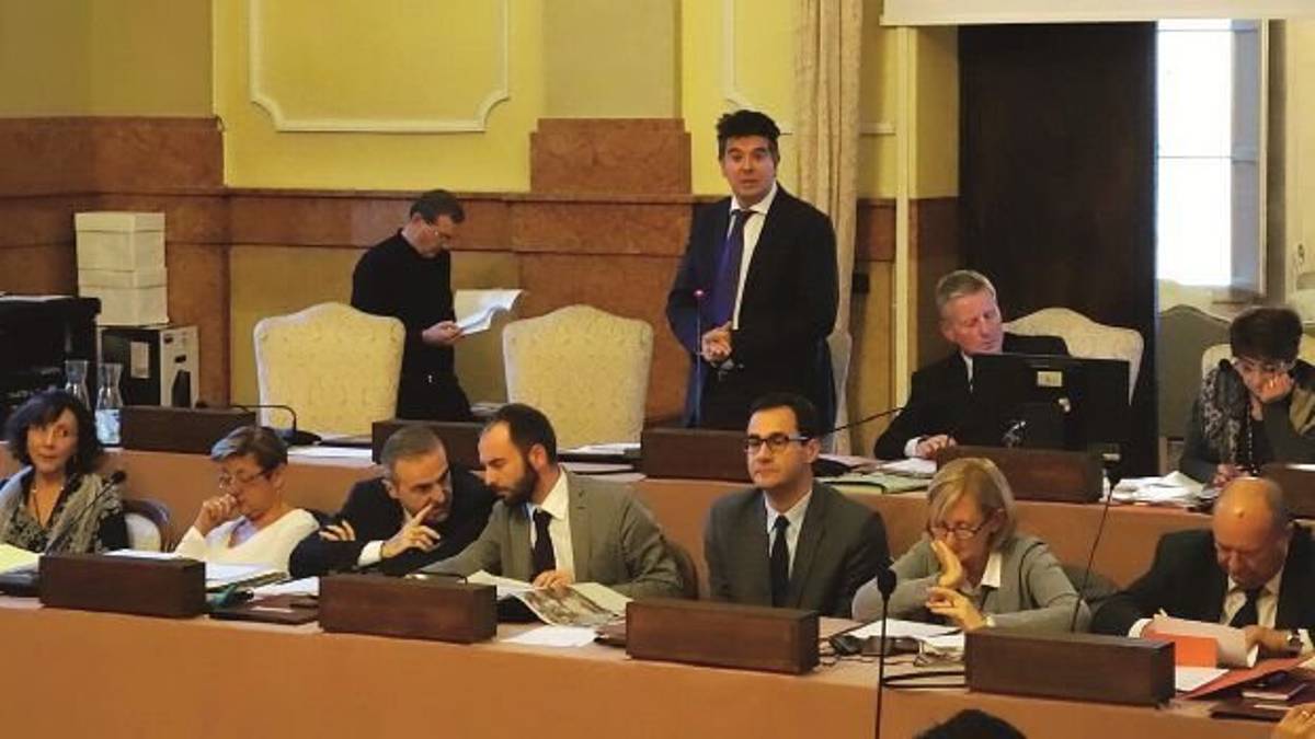 Redditi dei politici: i paperoni imolesi sono Linguerri e De Marco