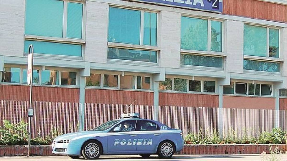 Faenza, botte e sputi alla mamma, figlio 18enne allontanato da casa