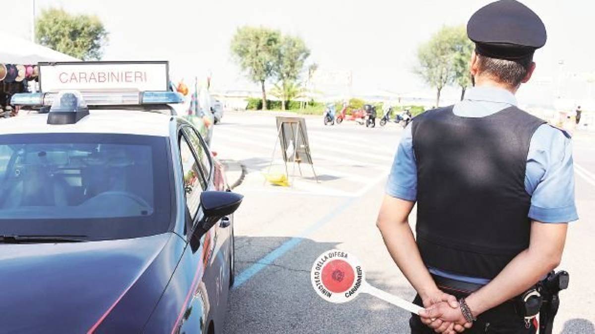 Fa prostituire la fidanzata sedicenne per procurarsi cocaina e soldi