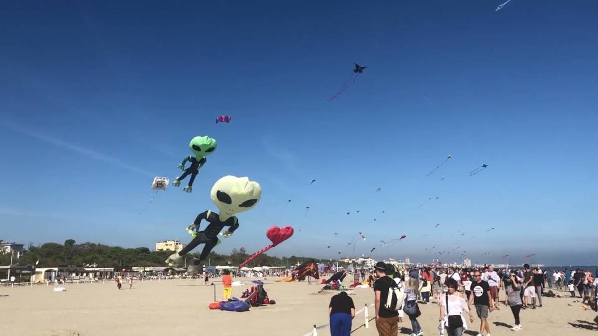 Cervia, dal 22 aprile al primo maggio tornano gli aquiloni per la pace VIDEO