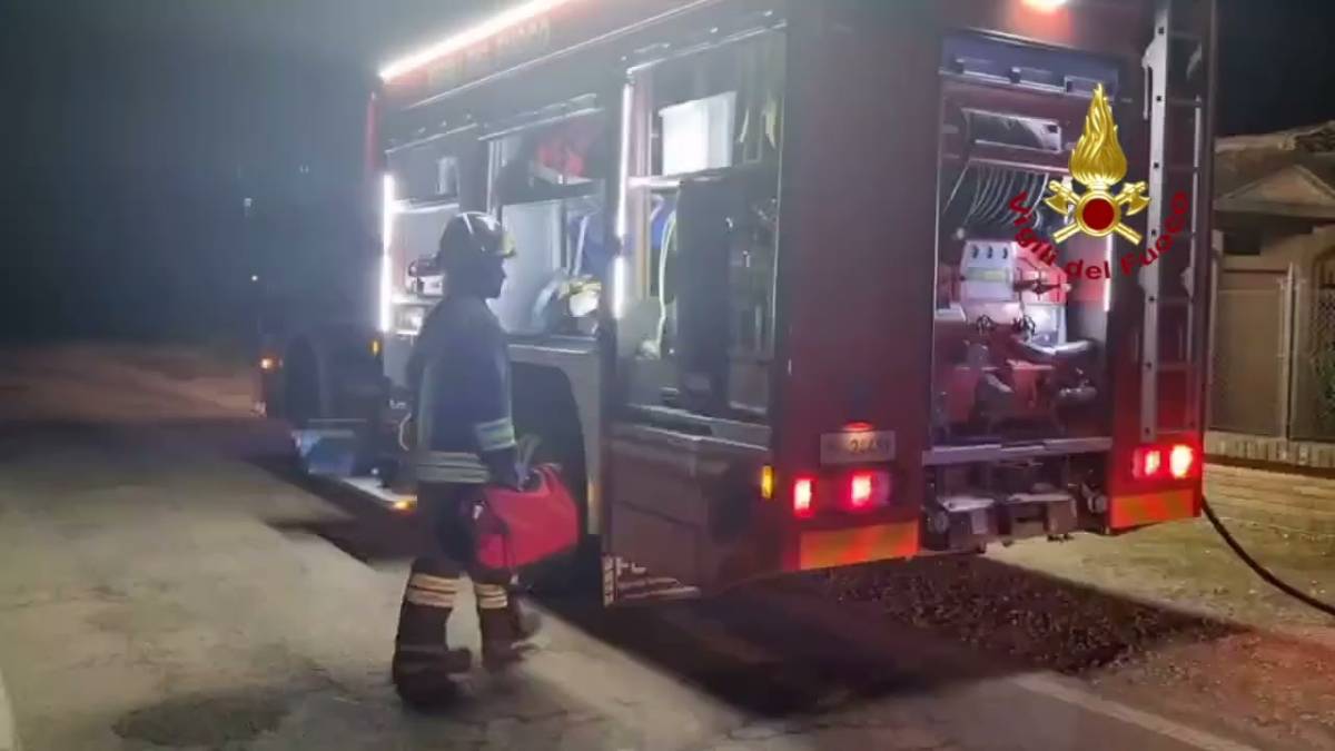 Forlì, fiamme nella notte in una canna fumaria a San Martino di Villafranca VIDEO