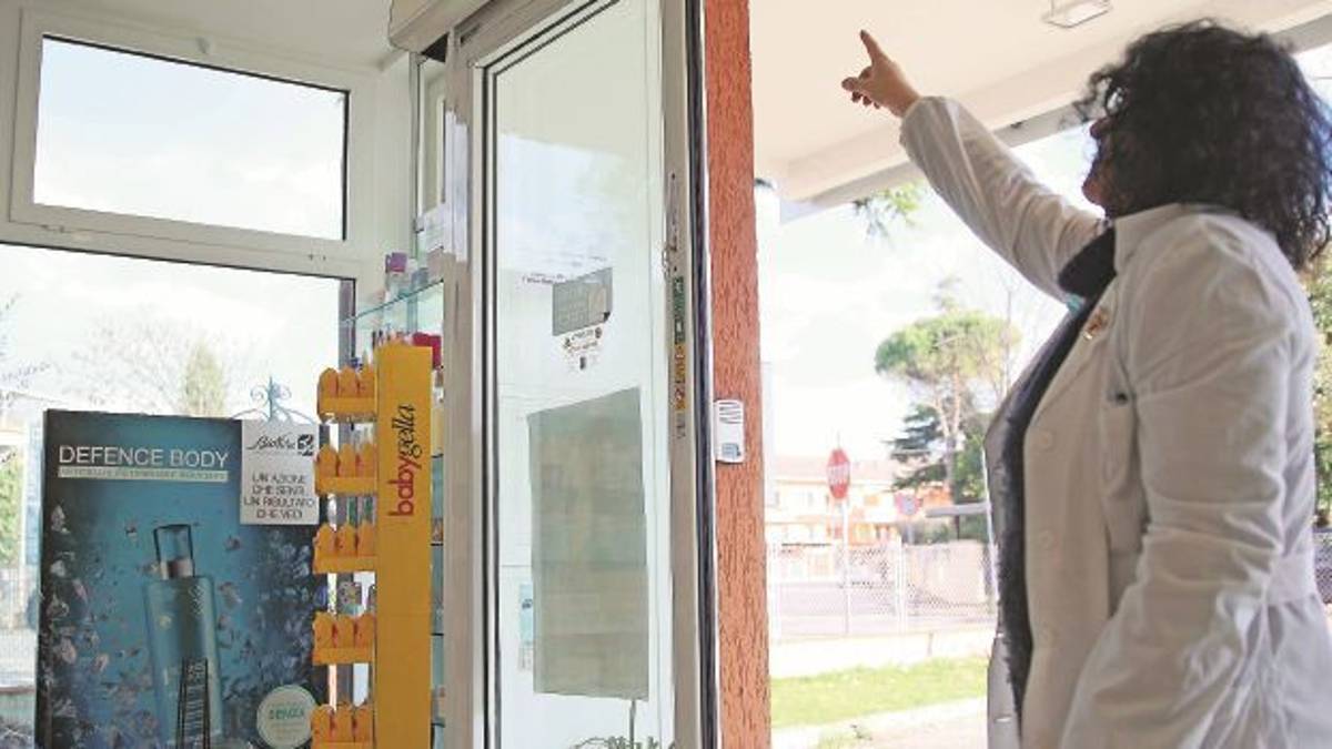 Un'altra farmacia svaligiata Per bottino solo dei cerotti