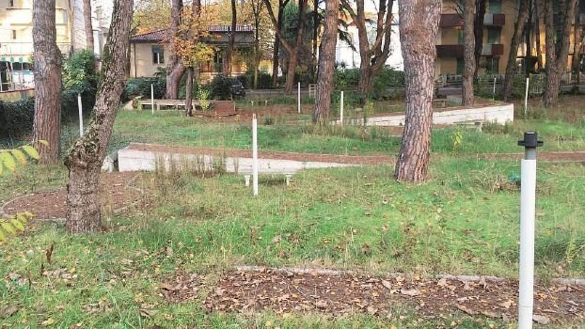 Arena spettacoli, giochi e punto ristoro pronti a soppiantare l’ex mini-golf a Cesenatico