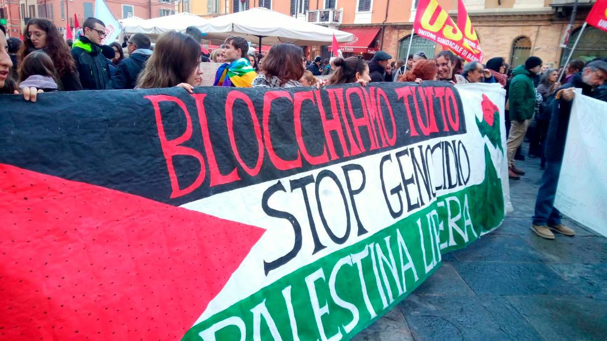 Ravenna, la protesta in piazza: “Soldi alle scuole, non alle guerre” - VIDEO GALLERY