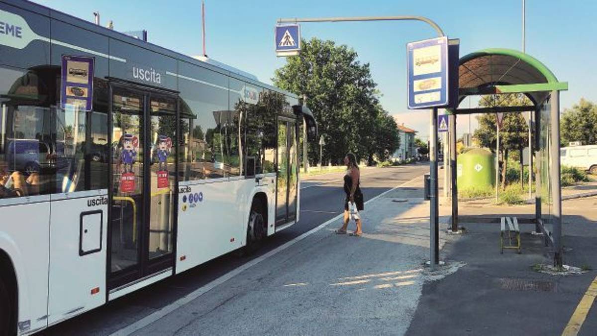 Nuove pensiline per chi aspetta i mezzi dell’Atr