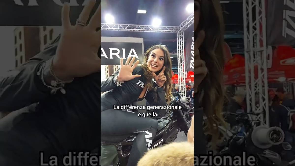 Bellaria, il video della ragazza sulla moto diventa virale VIDEO