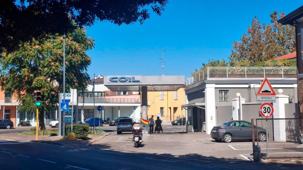 Il distributore in zona Darsena