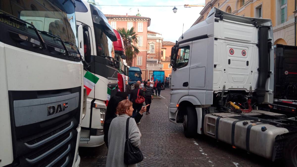 Ravenna, la protesta degli autotrasportatori contro il caro gasolio VIDEO GALLERY