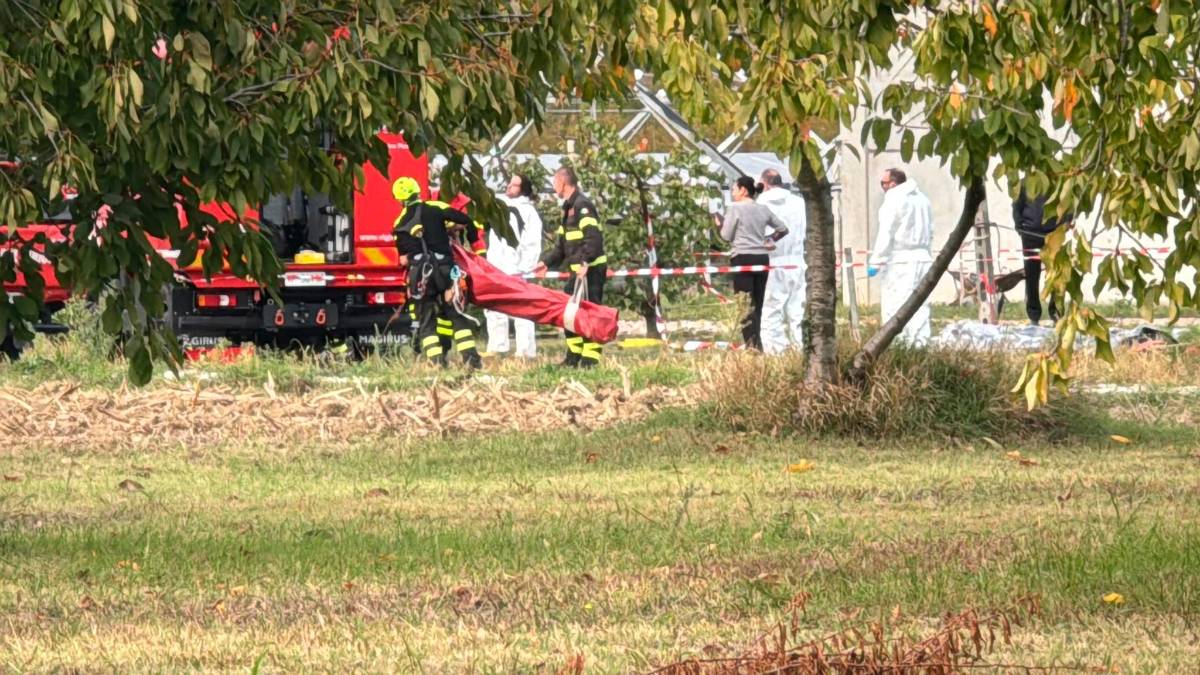 Le operazioni di recupero della salma (Foto e video Zanotti)